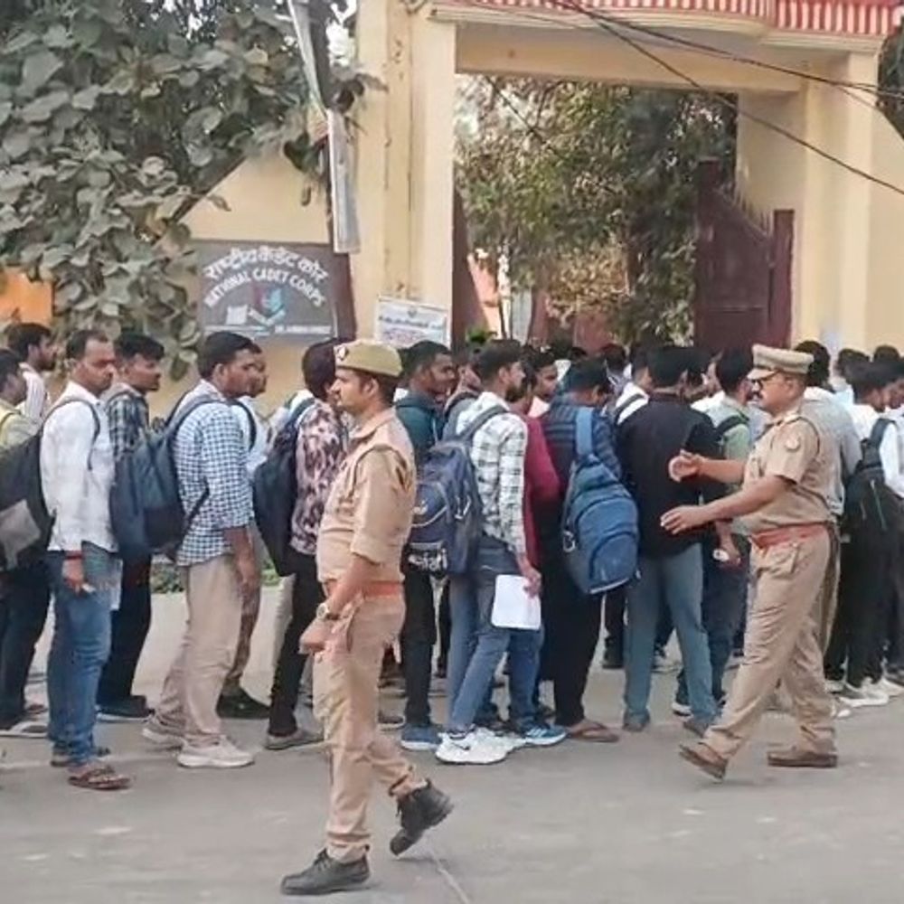 गोंडा में यूपी पुलिस SI भर्ती परीक्षा आज से शुरू:तीन स्तरीय सघन चेकिंग के बाद परीक्षार्थियों को मिल रही एंट्री