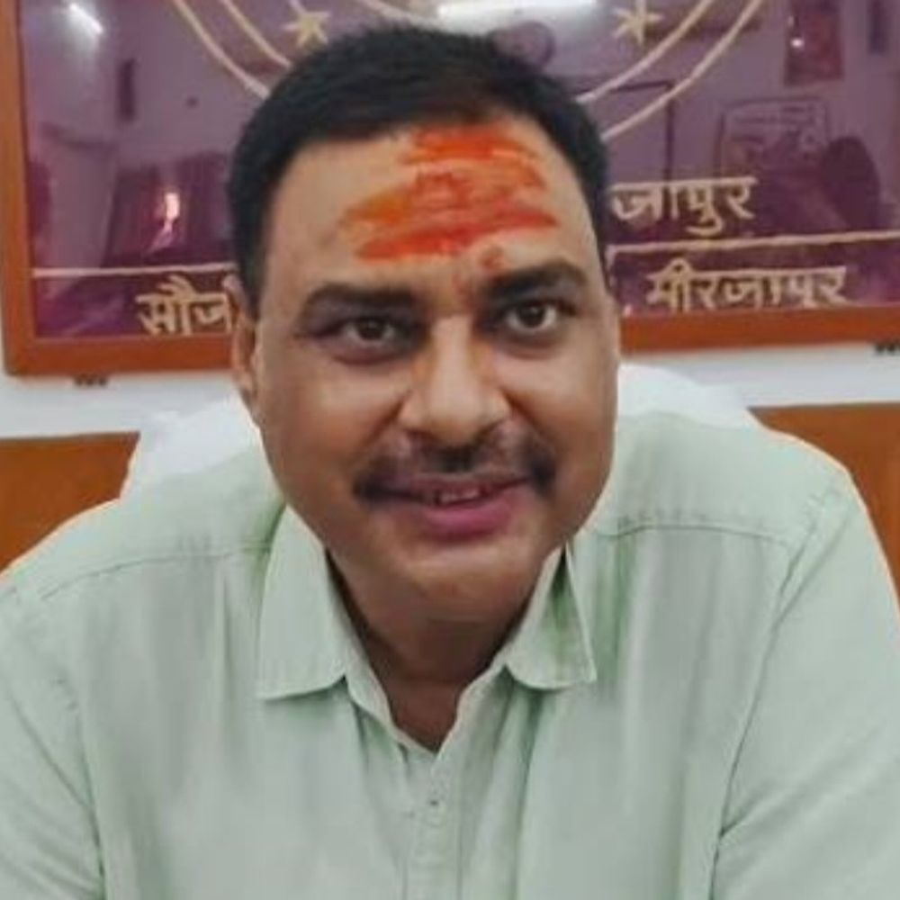 गैस सिलेंडर किल्लत की खबरों पर प्रशासन सतर्क:मिर्जापुर में जिलाधिकारी बोले—स्टॉक पर्याप्त