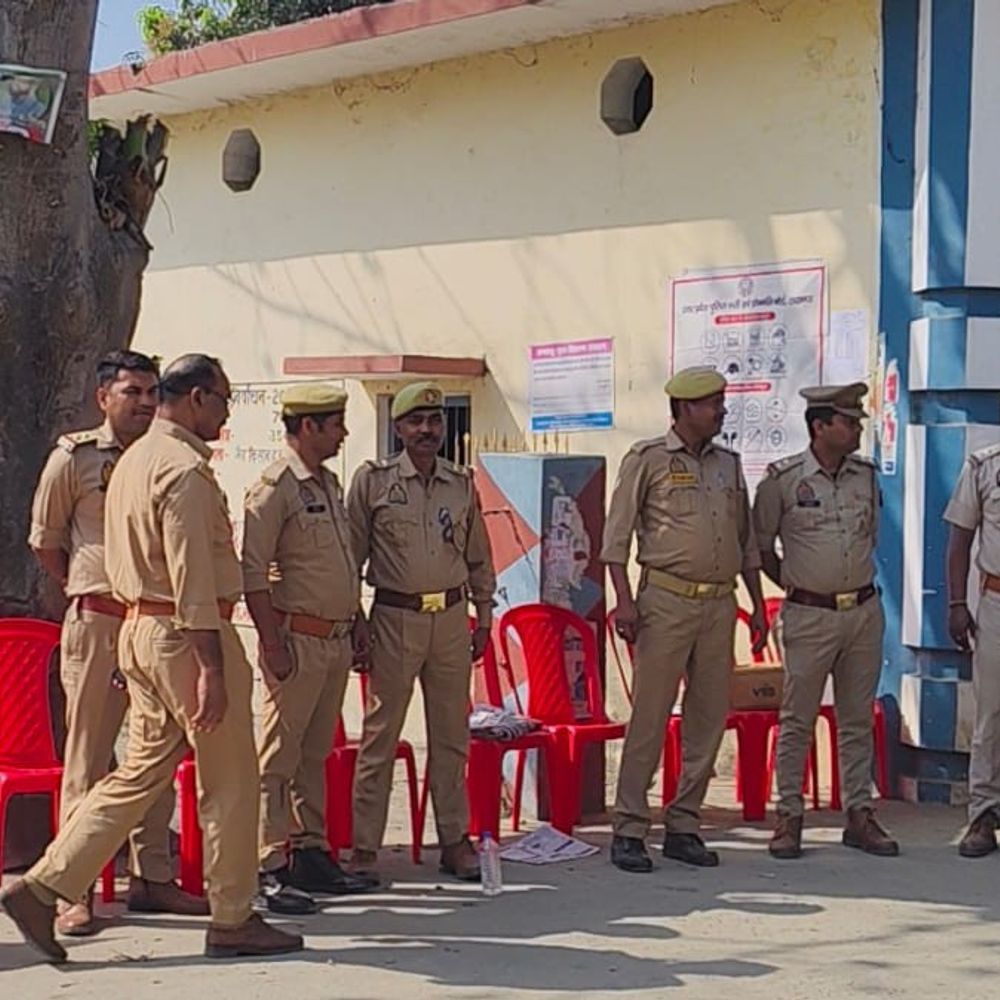 SI परीक्षा शुरू, 24,960 अभ्यर्थी पंजीकृत:डीएम-एसपी ने कड़ी सुरक्षा के बीच केंद्रों का निरीक्षण किया, सीसीटीवी भी कर रहे हैं चेक