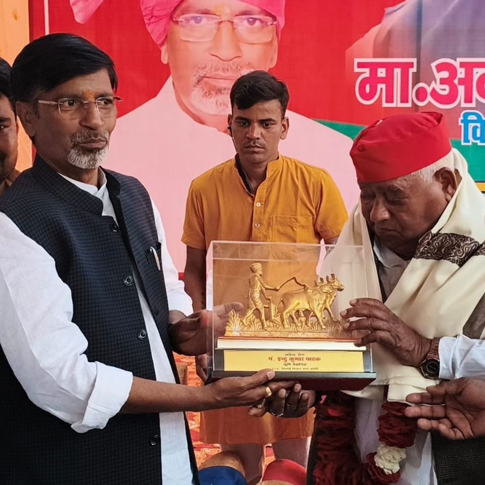 'केंद्र सरकार अमेरिका के दबाव में काम कर रही':अयोध्या सांसद बोले- लगातार महंगाई बढ़ रही, रोजमर्रा की जरूरतों को पूरा करना मुश्किल