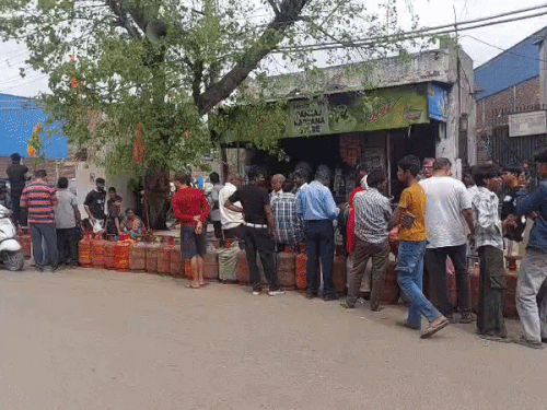 पंजाब-चंडीगढ़ में गैस के लिए मारामारी:  कहीं रेड, कहीं अफरातफरी; पुलिस निगरानी में सिलेंडर दिए जा रहे – Jalandhar News