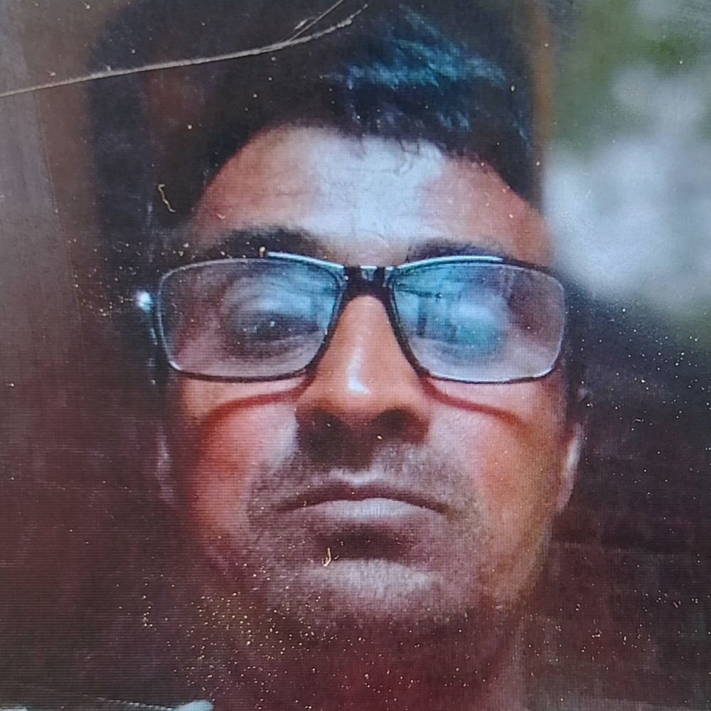 उन्नाव में तेज रफ्तार ट्रक ने युवक को कुचला:सड़क किनारे खड़े होकर बात कर रहा था, परिवार में मचा कोहराम