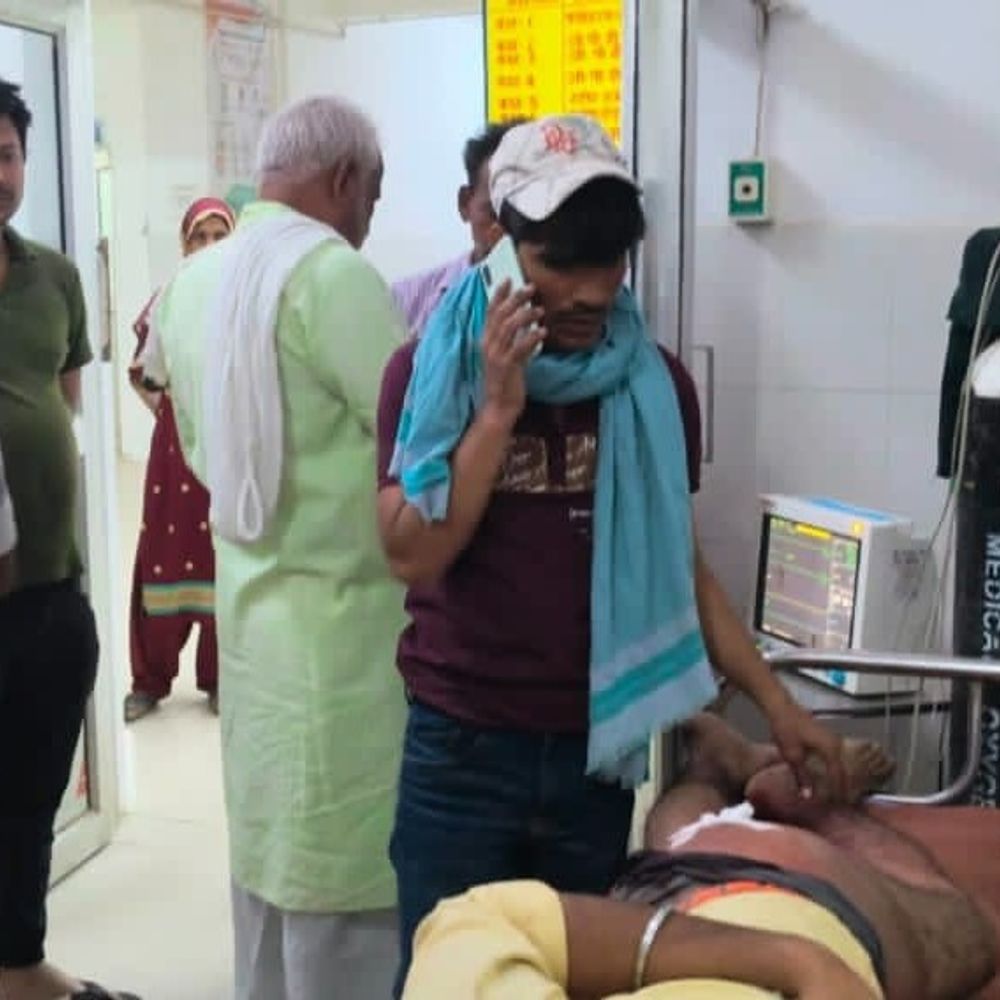 प्रतापगढ़ में युवक को गोली मारी, हालत गंभीर:बाजार से लौट रहा था, बाइक सवार बदमाशों ने की फायरिंग