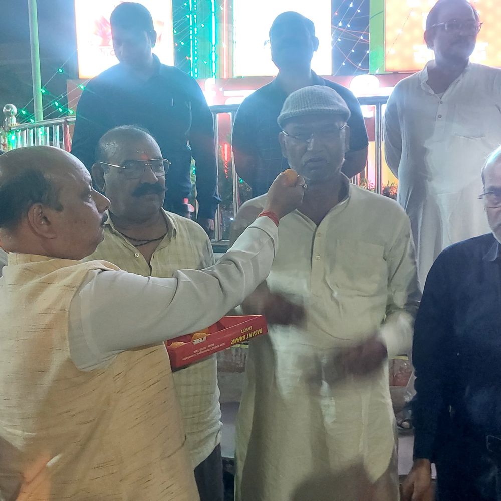 फूड सेफ्टी पंजीकरण की सीमा बढ़ी:सोनभद्र के व्यापारियों ने सरकार का आभार जताया, मिठाई बांटी