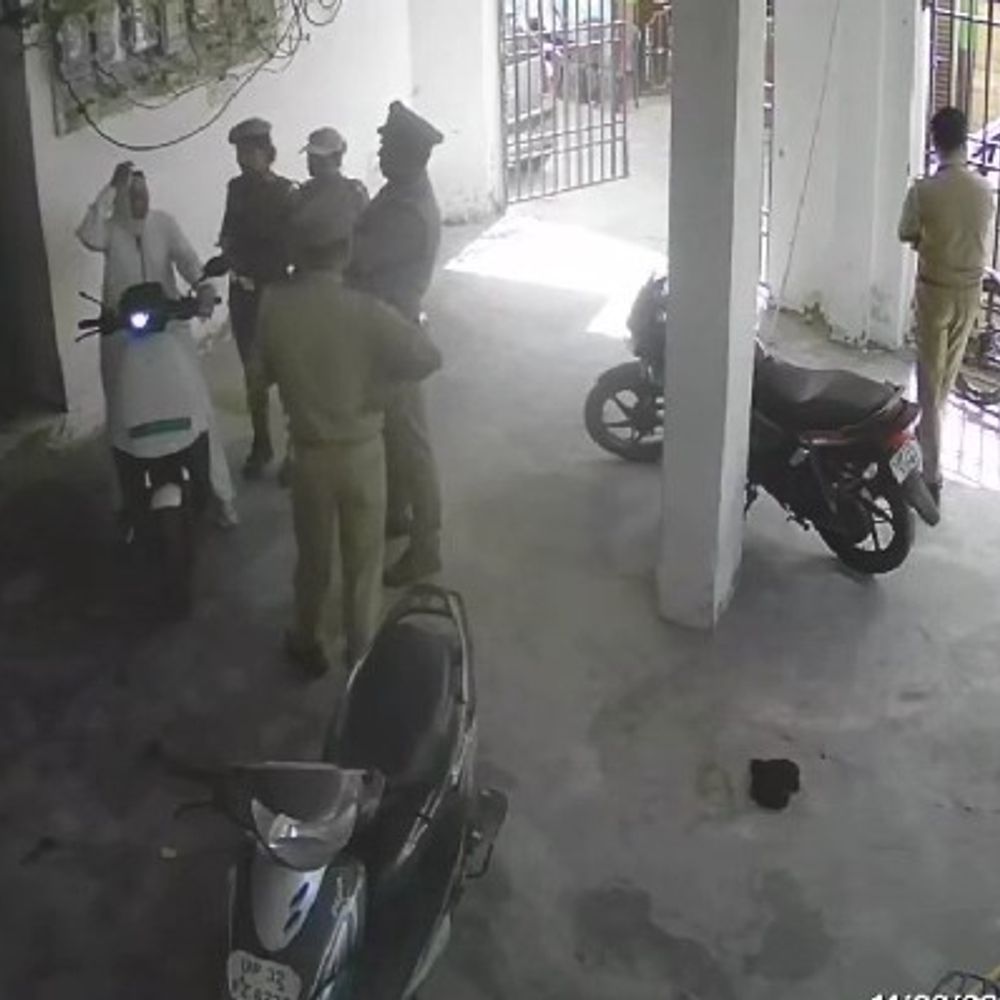 लखनऊ के AAP नेताओं को प्रदर्शन से रोका गया:गैस सिलेंडर पर प्रदेश भर में प्रदर्शन का था आवाह्न , इरम बोली- सुबह 4 बजे से हाउस अरेस्ट