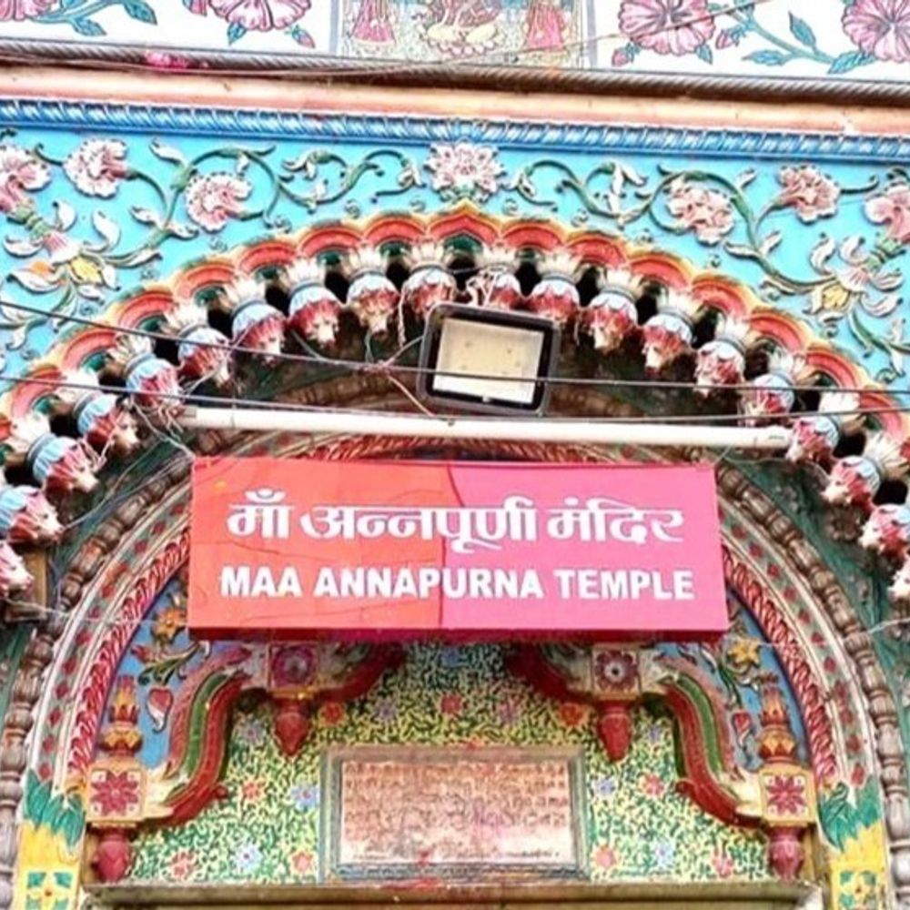 वाराणसी में सिलेंडर खत्म होने से अन्नपूर्णा रसोई पर ताला:अन्नक्षेत्र से भक्त बिना प्रसाद लौटे, LPG संकट से शहर की पहली रसोई में नहीं बना भोजन