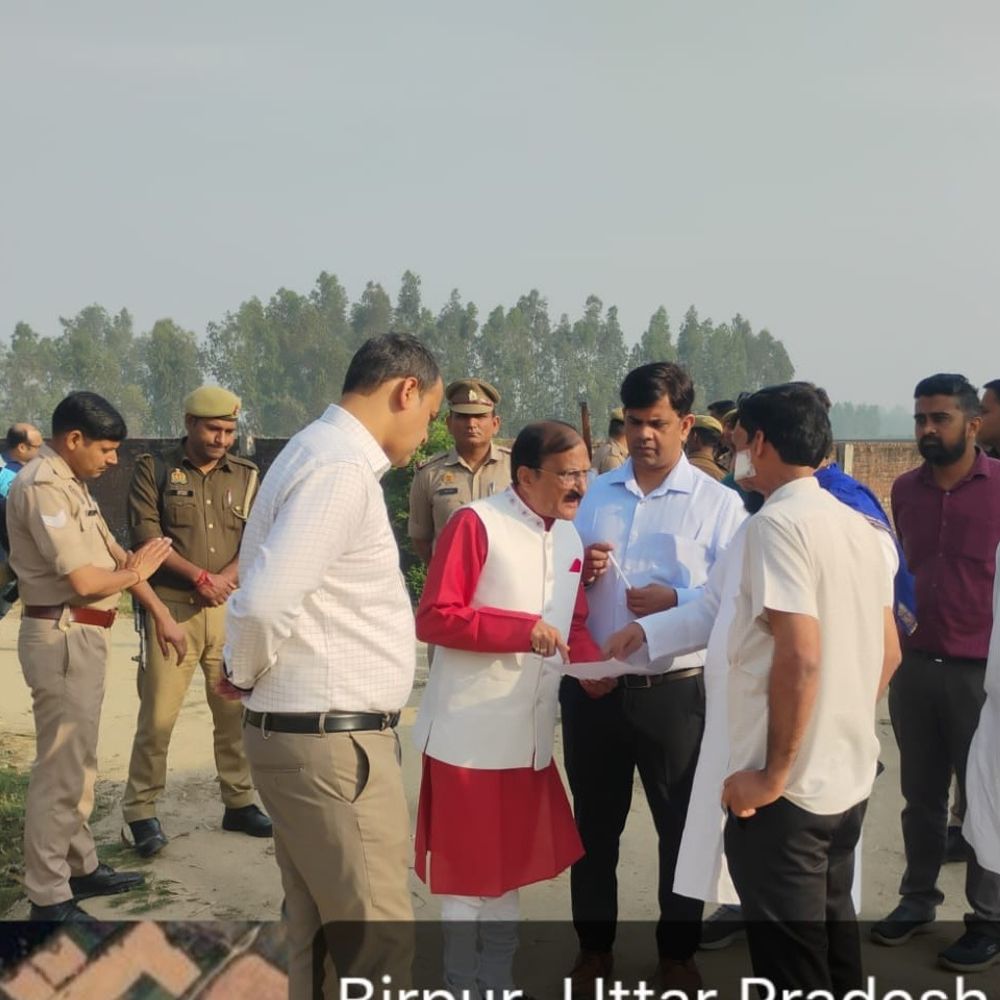 सरकारी जमीन बीवी के नाम कराने वाला लेखपाल सस्पेंड:मुरादाबाद में जहां मेयर की बाउंड्री प्रशासन ने तोड़ी, वहां जमीनों का घोटाला