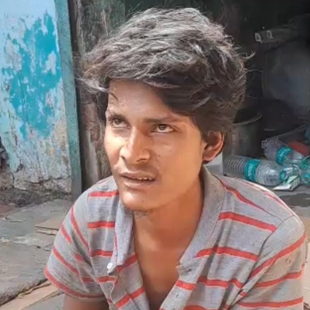 मेरठ में बेटे ने की पिता की हत्या:भोर में ईंट से कूंच दिया सिर, फिर चाकू से काटी अपनी कलाई