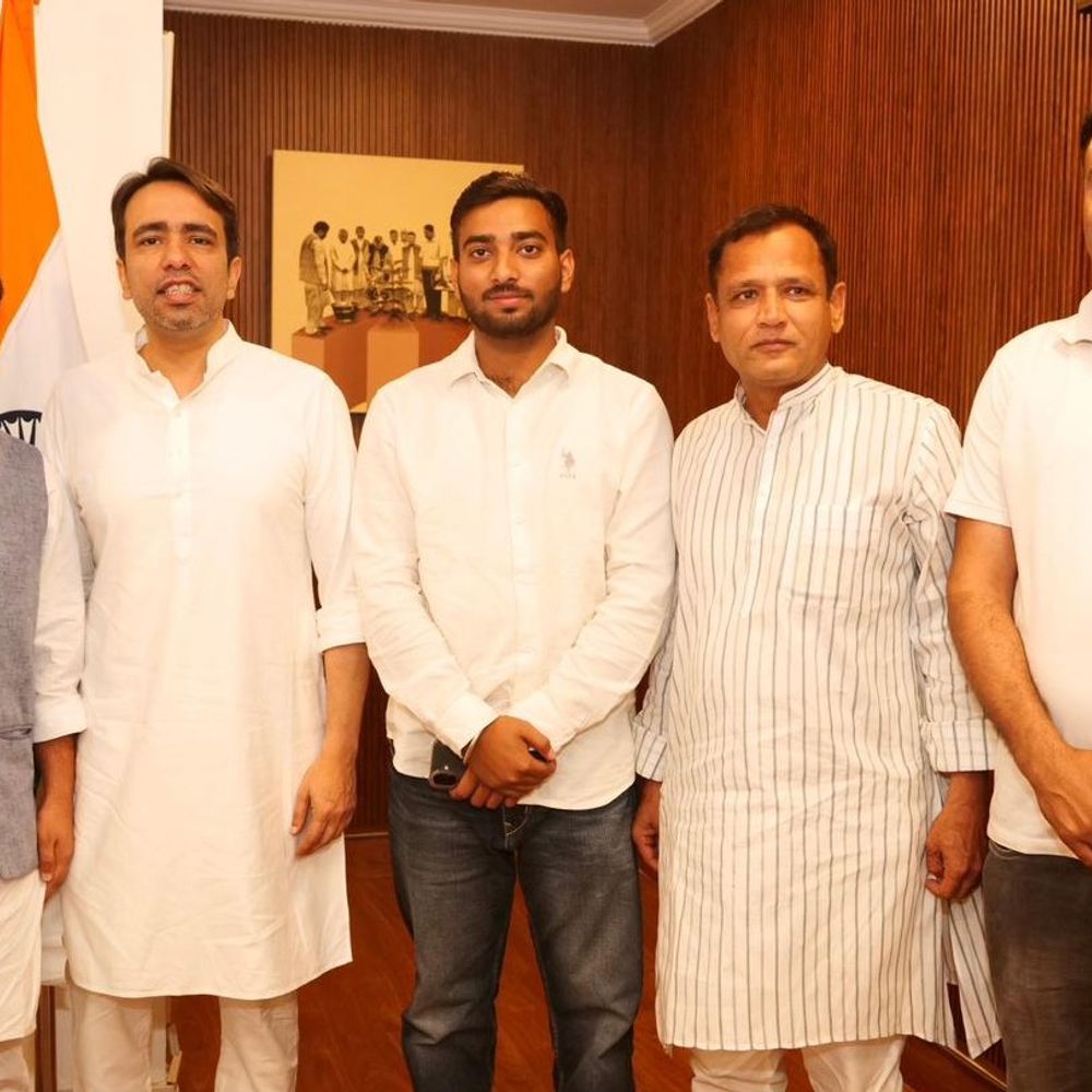 RLD मेरठ के जिलाध्यक्ष ने जयंत चौधरी से की मुलाकात:संगठन को मजबूत बनाने और आगामी चुनाव के लिए युवाओं को जोड़ने को लेकर हुई चर्चा