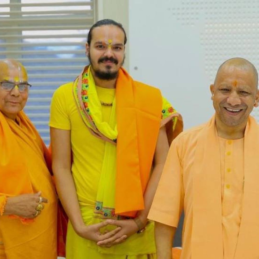 बड़ा भक्तमाल महंत अवधेश दास की बिगड़ी तबीयत:फेफड़ों में पानी और सीने में दर्द की शिकायत है, निजी अस्पताल में भर्ती