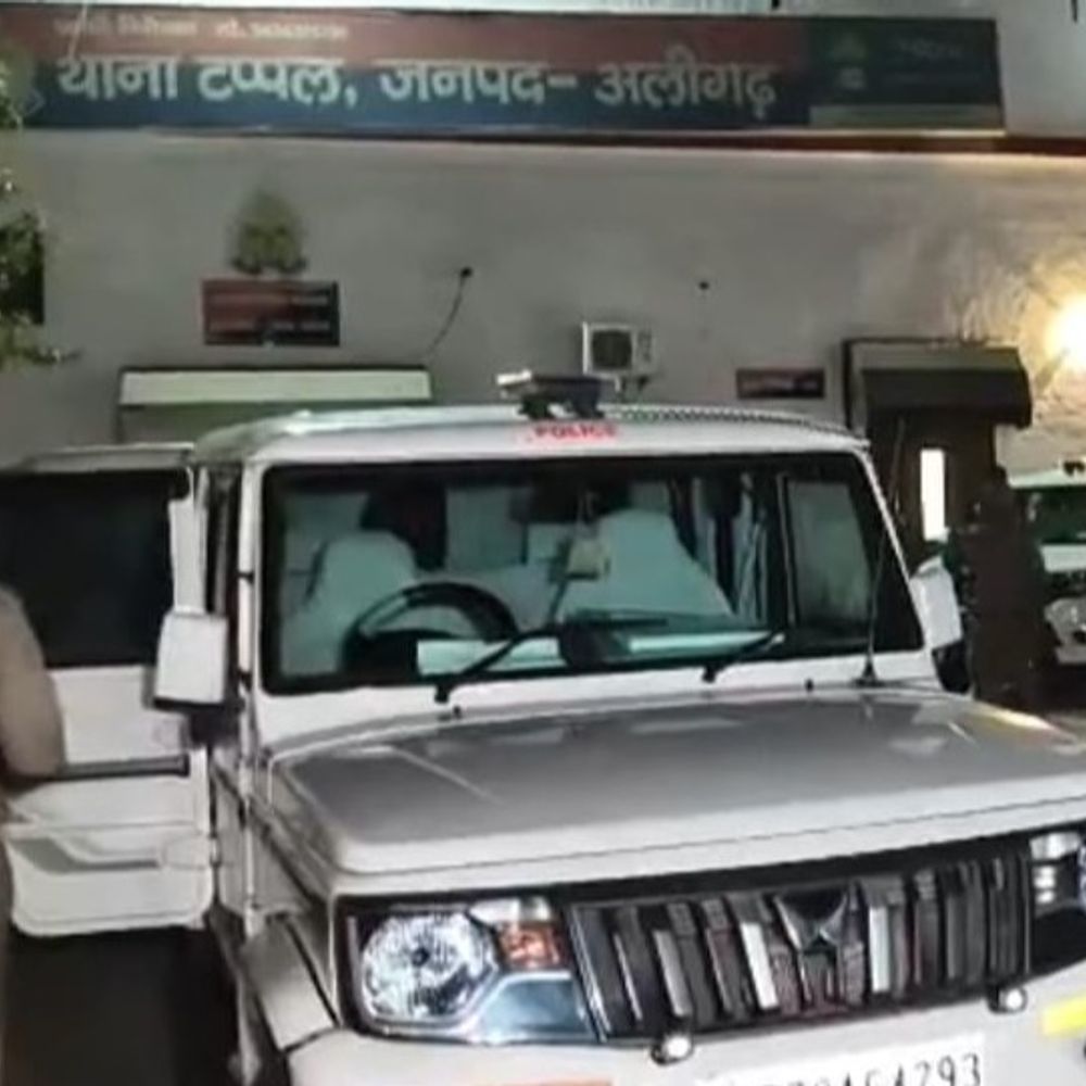 अलीगढ़ में 12 नकल माफिया पकड़े गए:दरोगा भर्ती परीक्षा शुरू होने से पहले एक्शन, STF ने 15 जगह दबिश दी