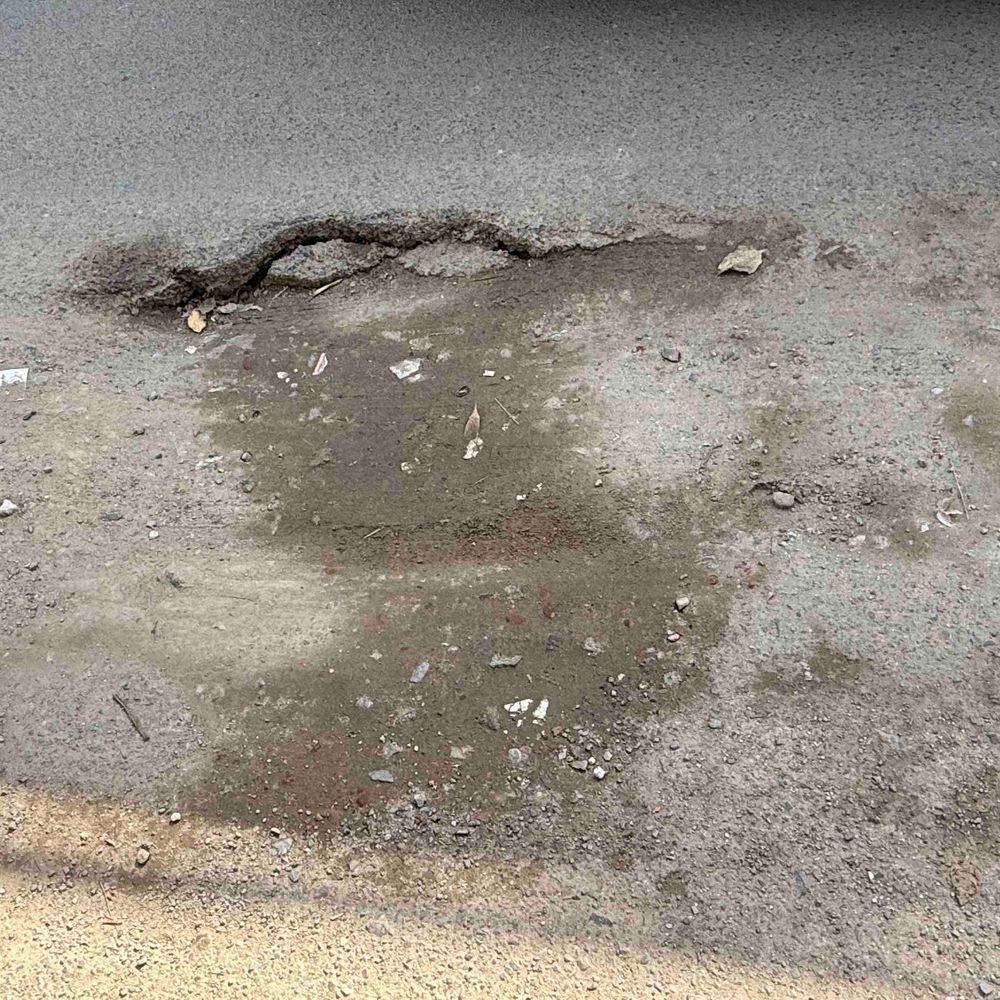 हल्की बारिश से सड़कें खराब, गुणवत्ता पर सवाल:बुलंदशहर में लोगों ने घटिया निर्माण सामग्री का आरोप लगाया