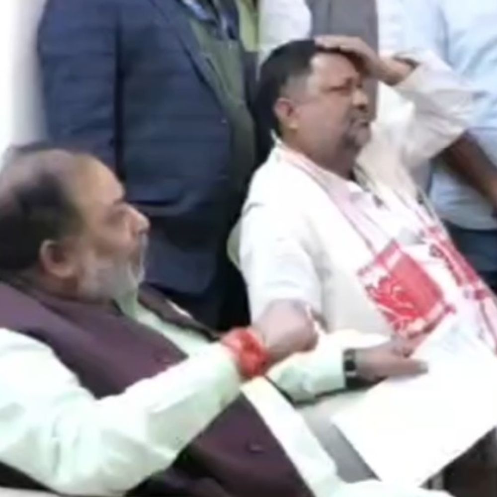 मंत्री दयाशंकर सिंह की शिक्षक से बहस, VIDEO:गोरखपुर में टीचर सुसाइड केस में ज्ञापन देने पहुंचे थे, बैठक में आए थे मंत्री