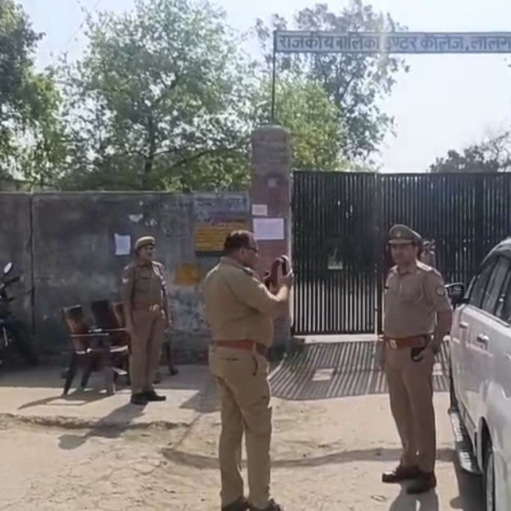 एटा में दरोगा भर्ती परीक्षा 11 केंद्रों पर हुई पूरी:एसएसपी ने किया निरीक्षण, सीसीटीवी से रखी गई निगरानी