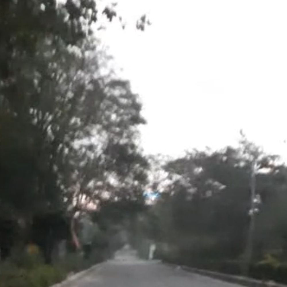 लखनऊ में सुबह से तेज आंधी:40 किलोमीटर की रफ्तार से चल रही झोंकेदार हवा, हुई बूंदाबांदी, मौसम विभाग का यलो अलर्ट