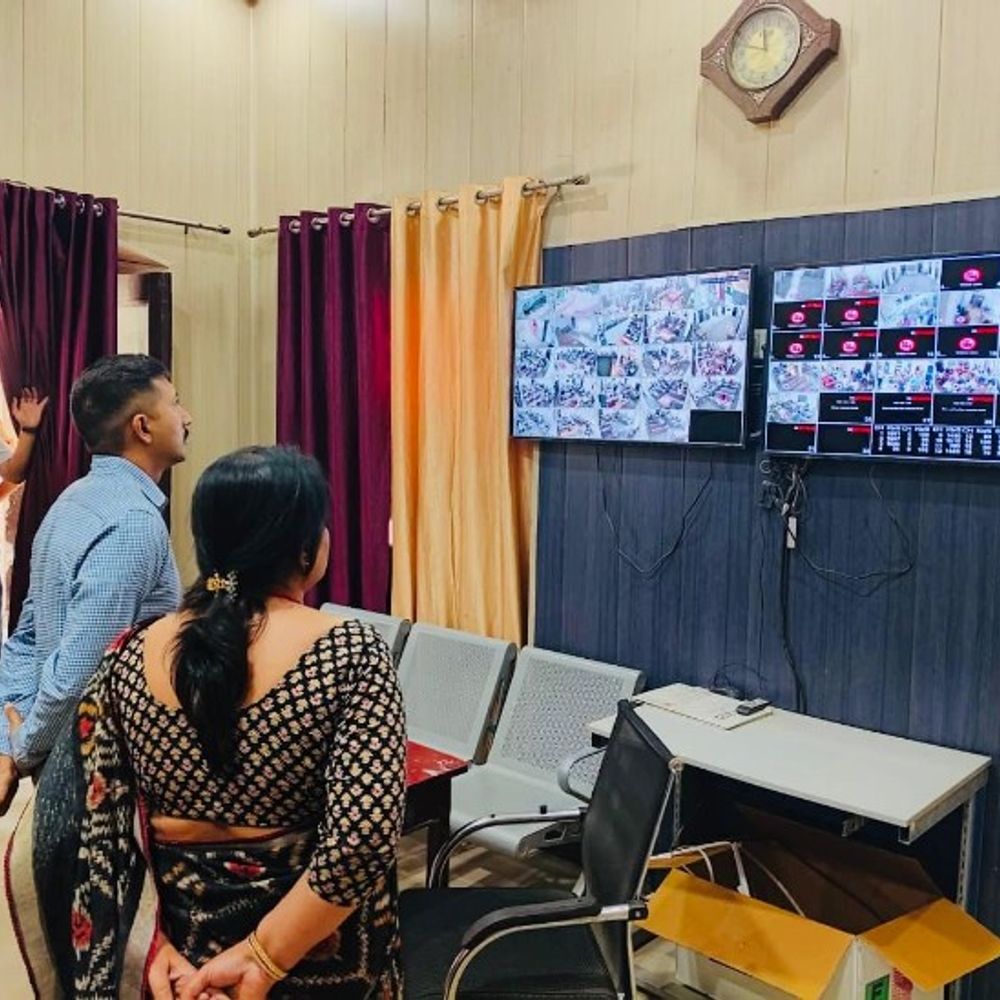 यूपी पुलिस SI भर्ती परीक्षा:लखनऊ में एग्जाम का दूसरा दिन, 54 केंद्रों पर कड़ी निगरानी में परीक्षा; ‘पंडित’ शब्द पर विवाद जारी