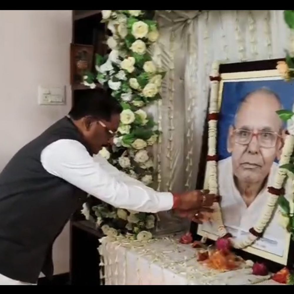 मुख्यमंत्री विष्णु देव साय ने दी श्रद्धांजलि:भाजपा जिलाध्यक्ष ओमप्रकाश जायसवाल के पिता का निधन