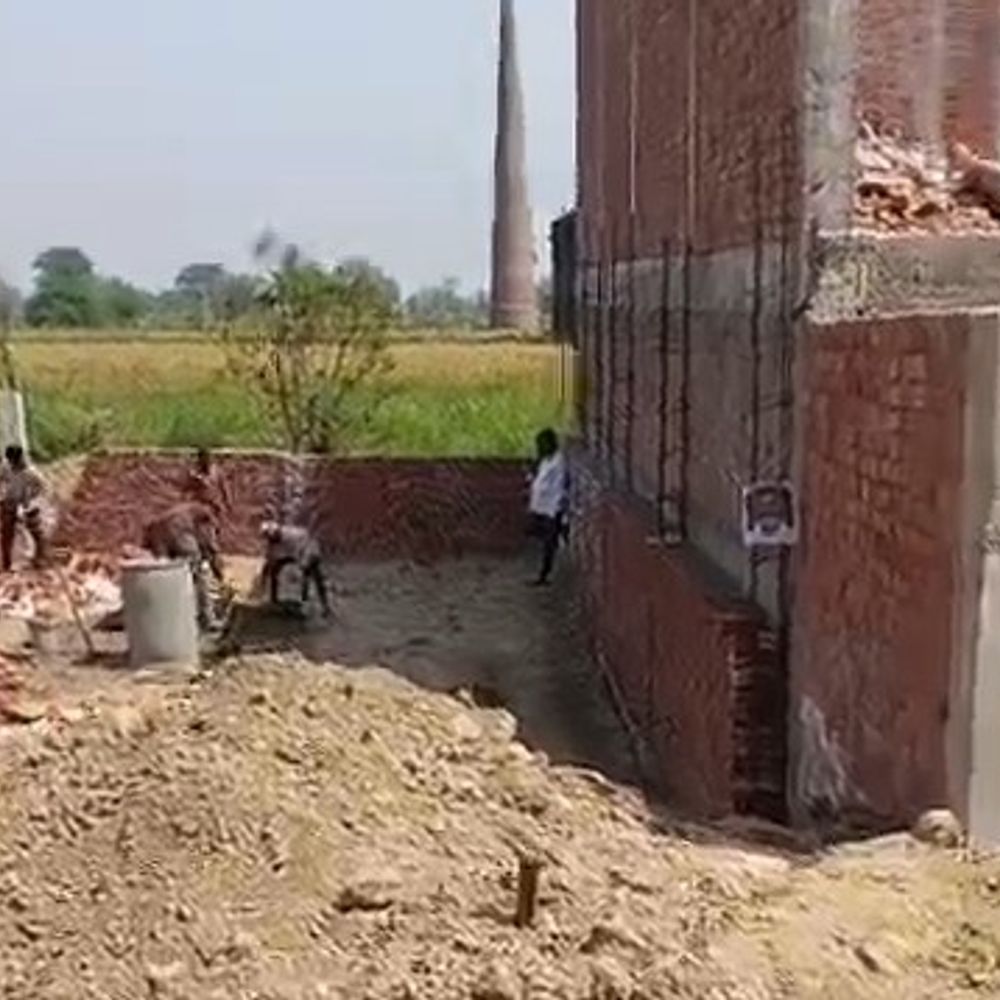 मैनपुरी में एसडीएम आदेश से पहले ही प्लॉट पर निर्माण:जमीन विवाद, पीड़ित ने अवैध कब्जे का आरोप लगाया