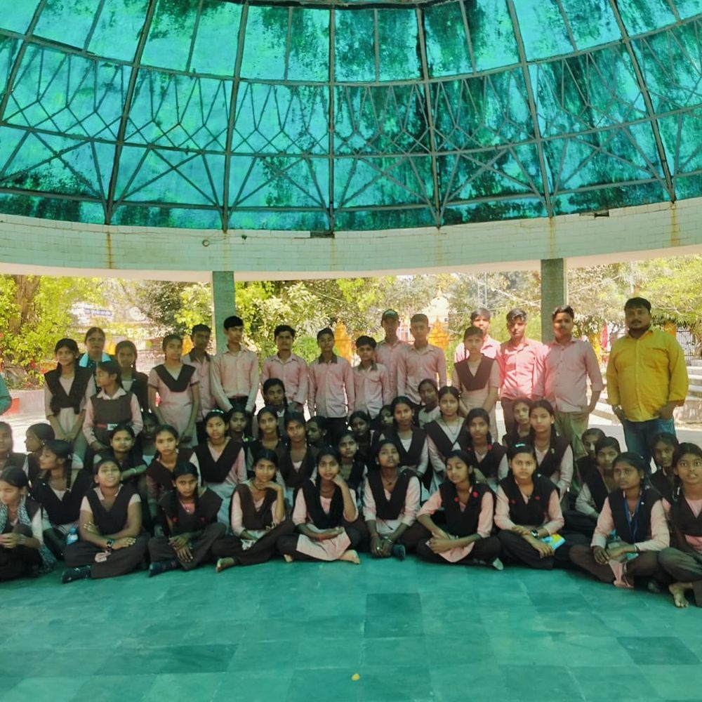 बलरामपुर में पीएम श्री विद्यालय छात्रों ने किया शैक्षिक भ्रमण:ऐतिहासिक, धार्मिक और आधुनिक स्थलों से लिया ज्ञान