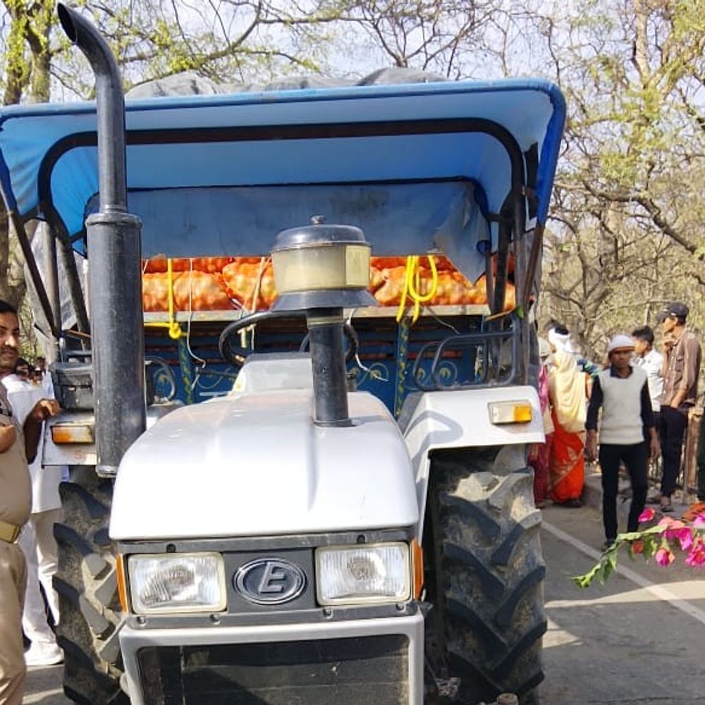 संभल के मजदूर की ट्रैक्टर से कुचलकर मौत:आलू की मजदूरी कर लौटते समय हादसा, चालक फरार