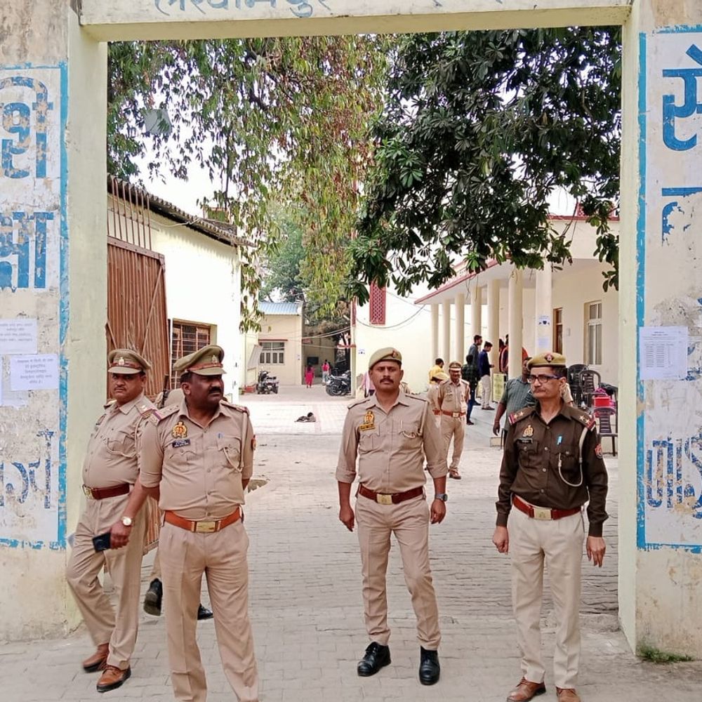यूपी पुलिस भर्ती परीक्षा संपन्न, 3,361 अभ्यर्थी अनुपस्थित:लखीमपुर में कड़ी सुरक्षा के बीच 6,239 परीक्षार्थियों ने दी परीक्षा