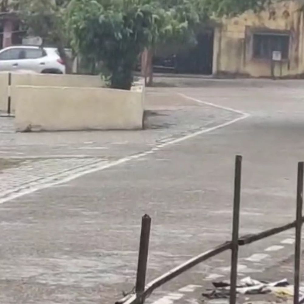 बदायूं में तेज हवा के बाद बारिश:तेज धूप और बढ़ते तापमान के बाद हल्की बारिश से गर्मी से मिली राहत