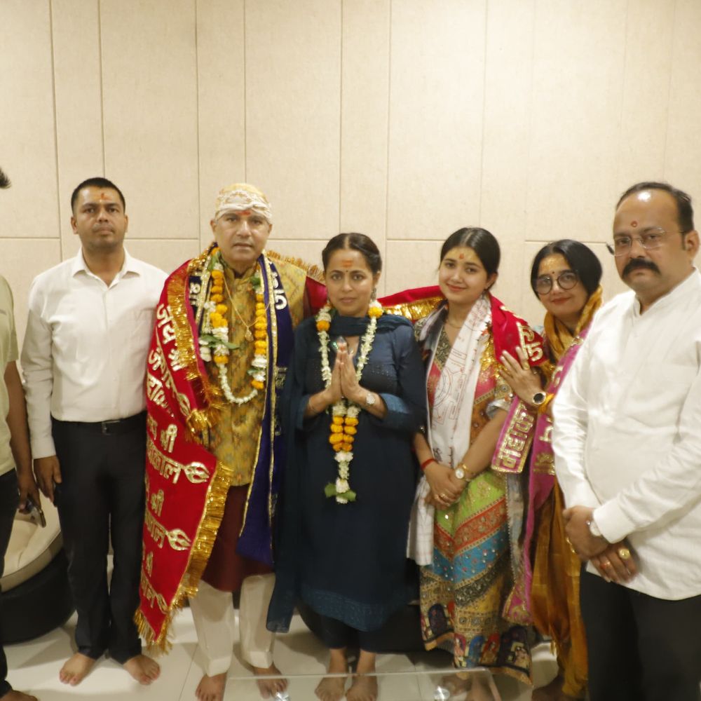 इंद्रेश उपाध्याय, सुरेश वाडकर ने किए महाकालेश्वर दर्शन:गायिका इशिता विश्वकर्मा भी साथ, मंदिर समिति ने किया स्वागत