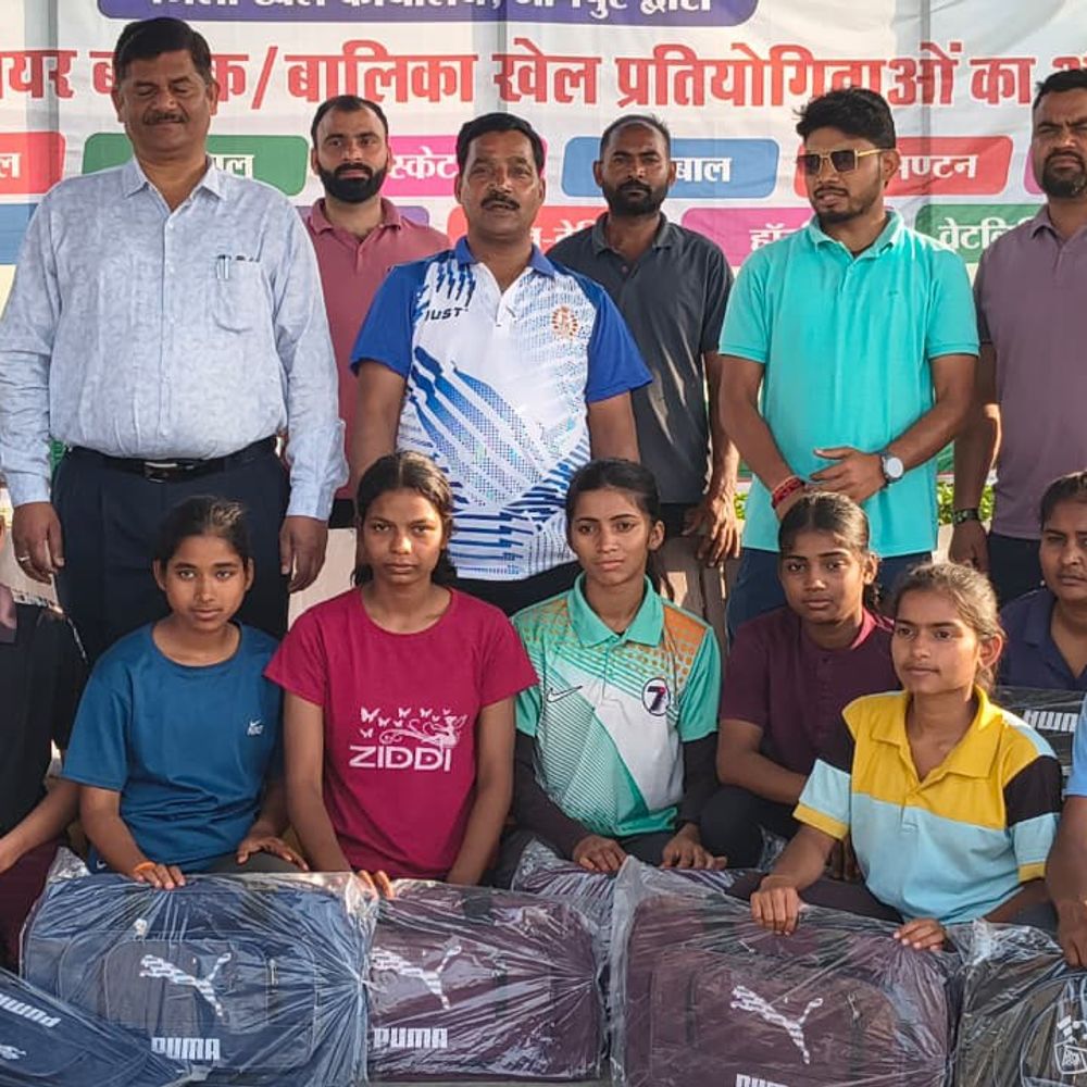 जौनपुर में जूनियर एथलेटिक्स प्रतियोगिता आयोजित:विजेताओं को मिले पुरस्कार, प्रधानाचार्य मनीष पाल रहे मुख्य अतिथि