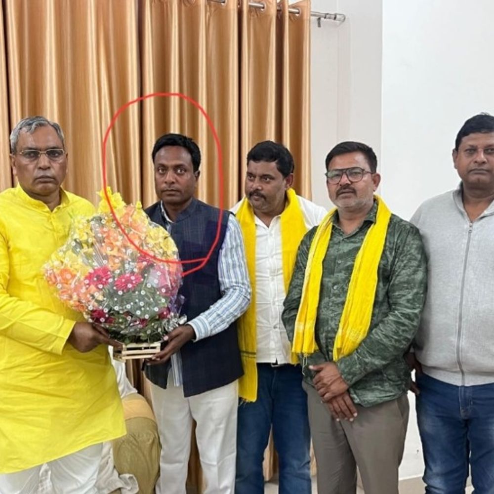 सुल्तानपुर में राजा बाबू हत्याकांड का दोषी जमानत पर छूटा:सुभसपा अध्यक्ष ओपी राजभर से की मुलाकात, सियासत में वापसी की तैयारी