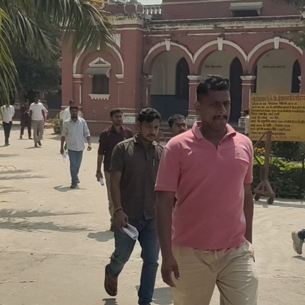 यूपी SI परीक्षा संपन्न, प्रश्नपत्र रहा 'मध्यम से कठिन':हिंदी, संविधान और भूगोल के सवालों ने अभ्यर्थियों को उलझाया