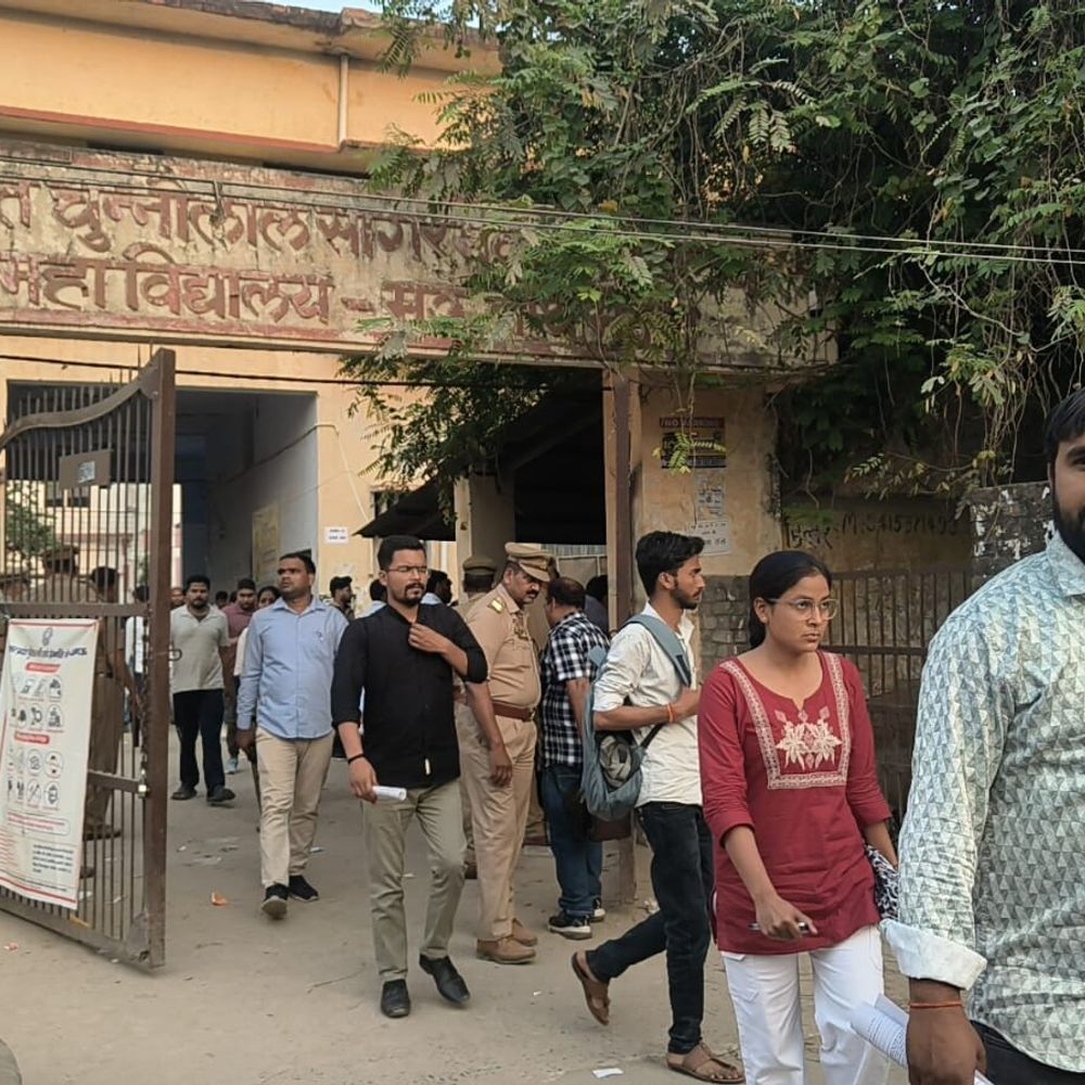 पुलिस दरोगा भर्ती परीक्षा दो पालियों में संपन्न:17 केंद्रों पर 9543 अभ्यर्थी शामिल, 2937 अनुपस्थित रहे