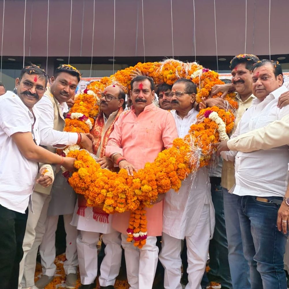 बीजेपी विधायक के होली मिलन में 'लिल्ली घोड़ी' का नाच:1980 के दशक का ग्रामीण बाजा भी बना आकर्षण