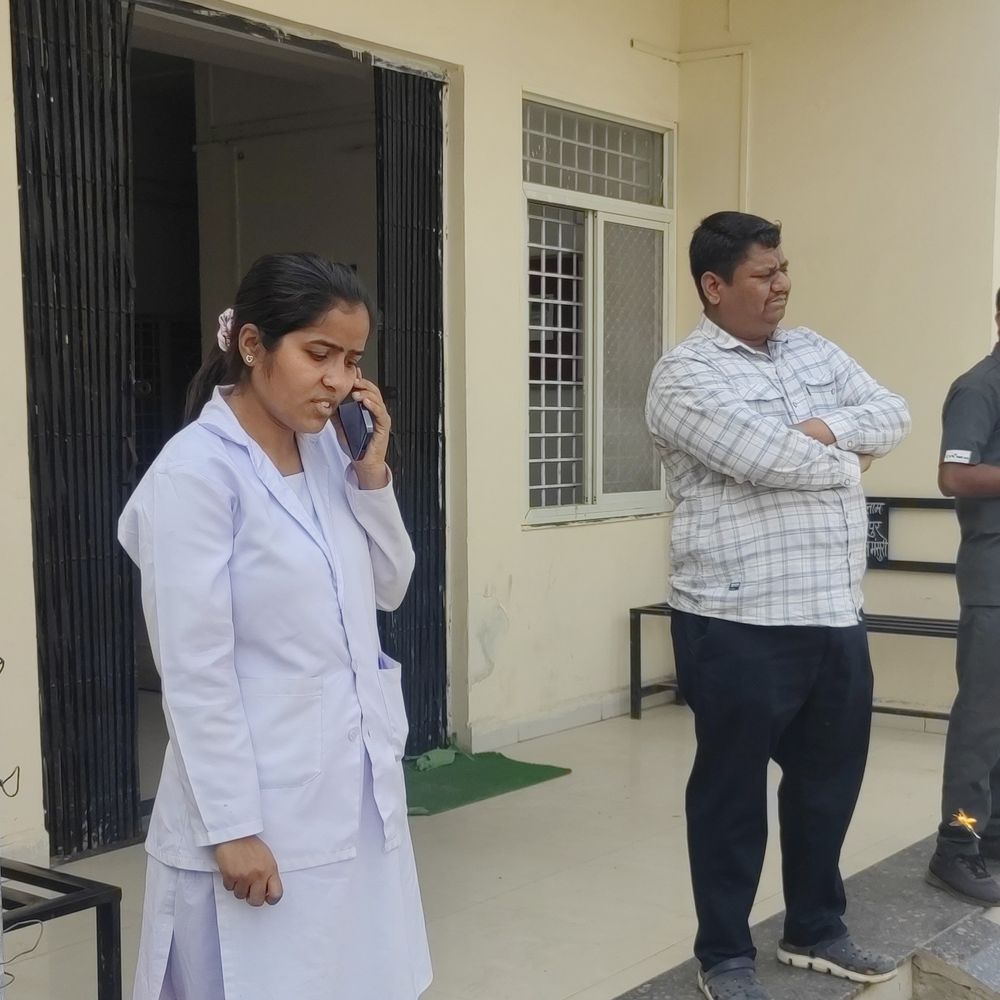 महिला ऑफिसर रोई, मोबाइल छीनने का वीडियो:खिलचीपुर अस्पताल में BMO-नर्सिंग ऑफिसर में विवाद; मारपीट के लगाए आरोप