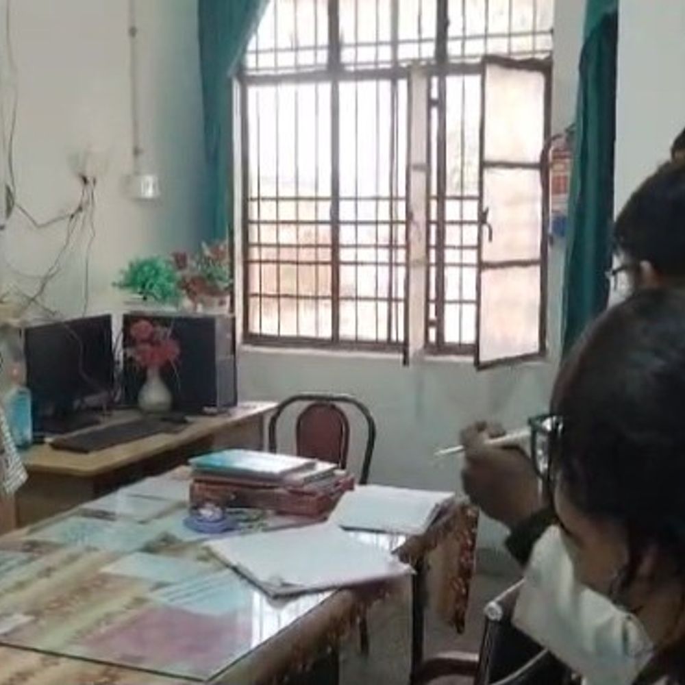 सीएमओ ने जन आरोग्य मेला का किया निरीक्षण:लापरवाही मिलने पर फार्मासिस्ट और स्वीपर का वेतन रोका