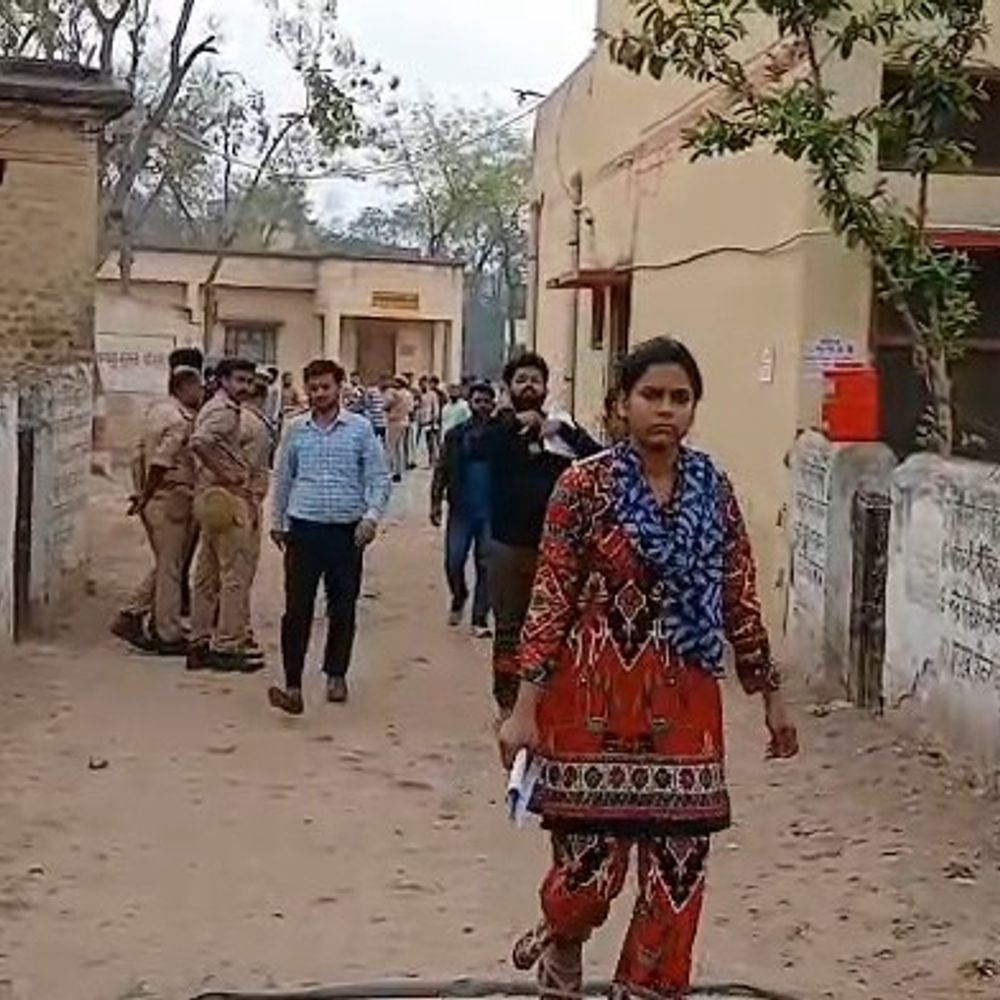 5,312 परीक्षार्थियों ने छोड़ी एसआई भर्ती परीक्षा:आज 7,018 अभ्यर्थियों ने दिया पेपर, दो दिन 4 पालियों में हुआ एग्जाम