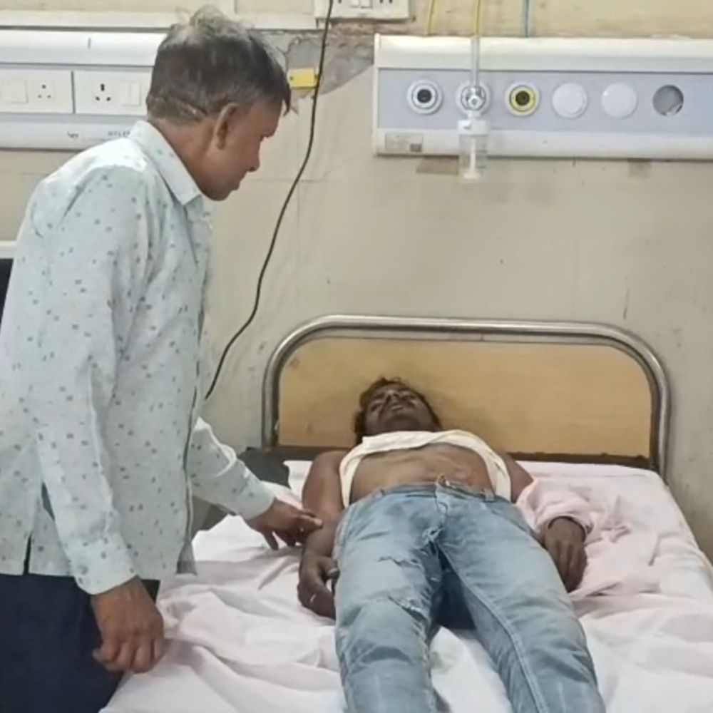 युवक ने नशे में पत्नी समेत चार पर ट्रैक्टर चढ़ाया:गंभीर रूप से घायल पत्नी कानपुर रेफर, पुलिस ने कहा- तहरीर मिलने पर होगी कार्रवाई