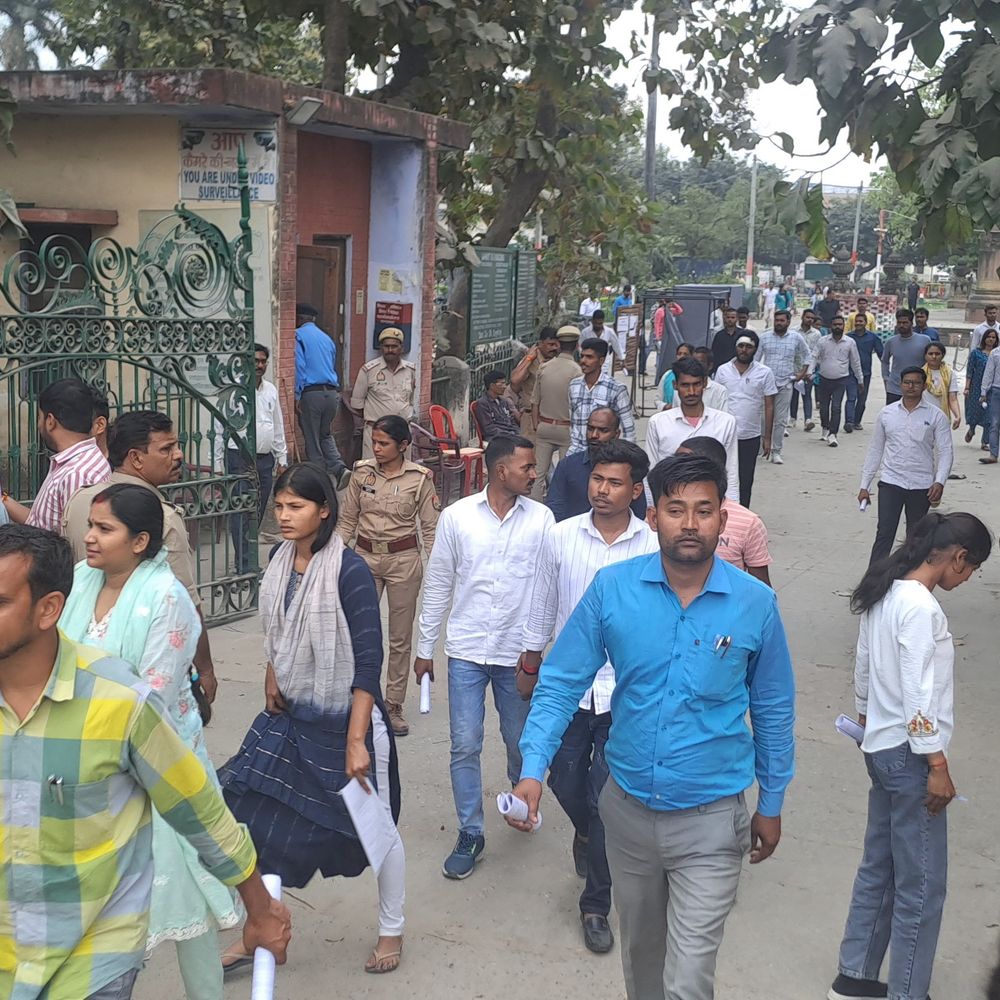 बलरामपुर में उपनिरीक्षक भर्ती परीक्षा संपन्न, 3167 अभ्यर्थी शामिल:एग्जाम के दौरान सीसीटीवी के माध्यम से कंट्रोल रूम से निगरानी