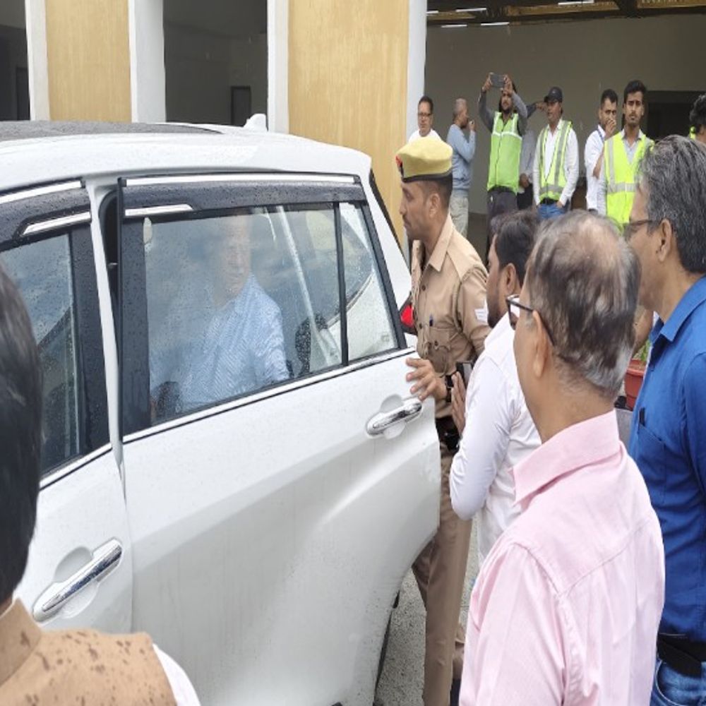 गंगा एक्सप्रेस-वे तैयार, सीएम की हरी झंडी का इंतजार:सीईओ ने निरीक्षण कर बताया- सुरक्षा दीवार का काम जल्द पूरा होगा