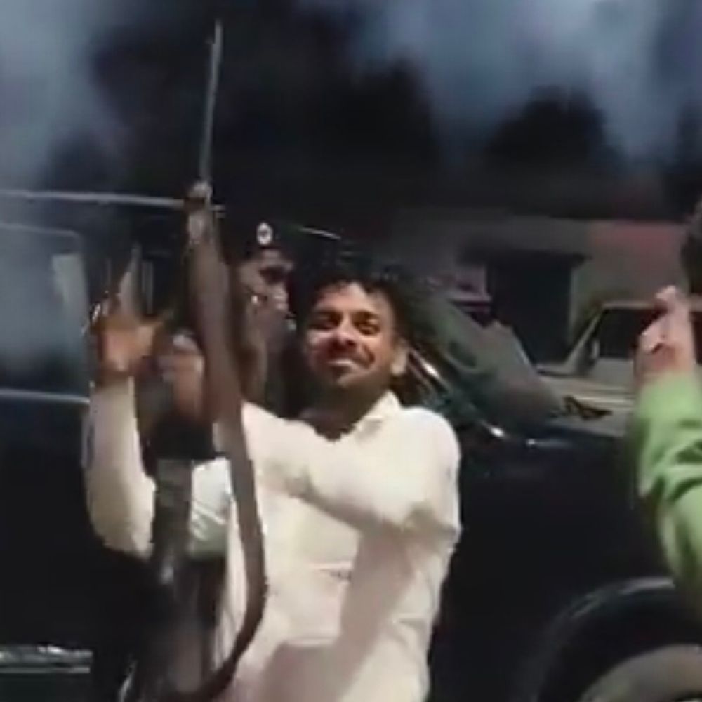 महराजगंज में हर्ष फायरिंग का वीडियो:घुघली थाना क्षेत्र के जखीरा में घटना, पुलिस जांच में जुटी