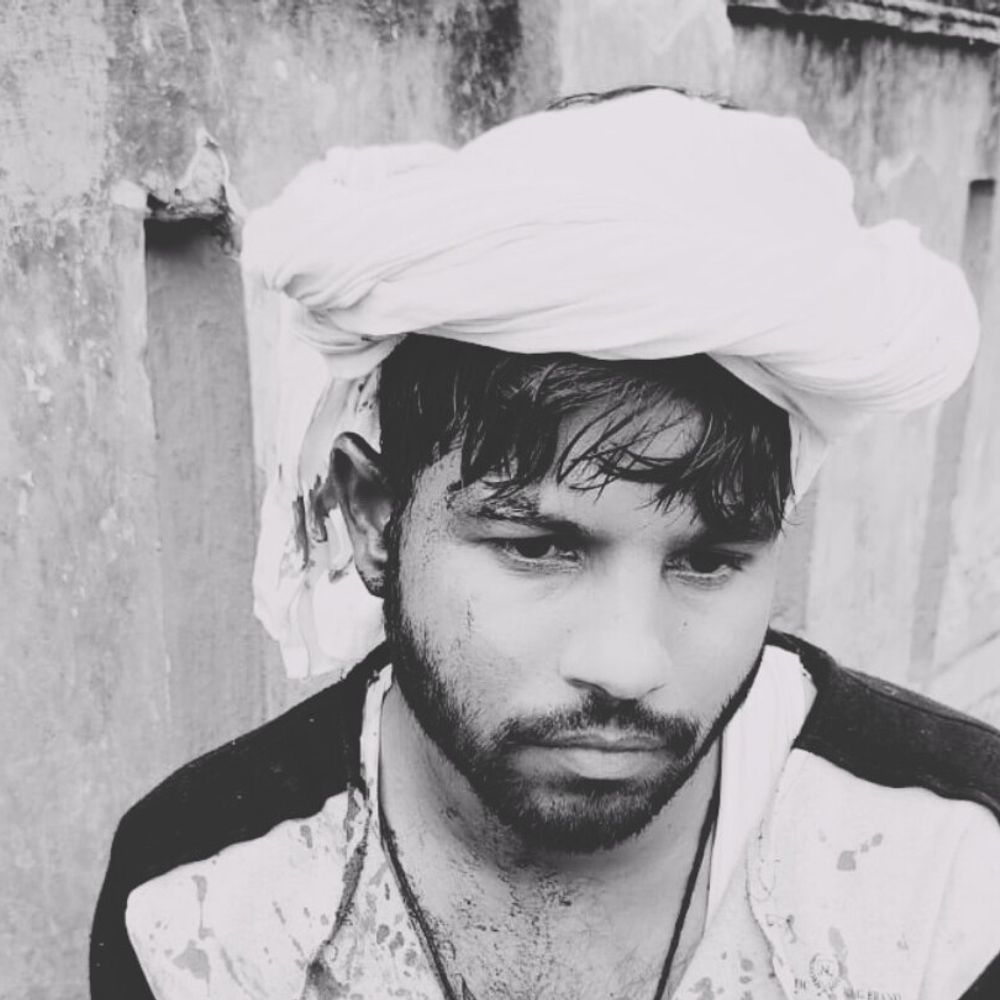 पीलीभीत में नमाज के दौरान खूनी संघर्ष:लेन-देन विवाद में धारदार हथियार चले, महिलाओं समेत 6 घायल