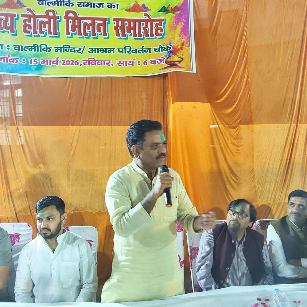 लखनऊ में बेटों ने माताओं के पैर धुले:स्वच्छकार समाज की महिलाओं का होली मिलन में सम्मान