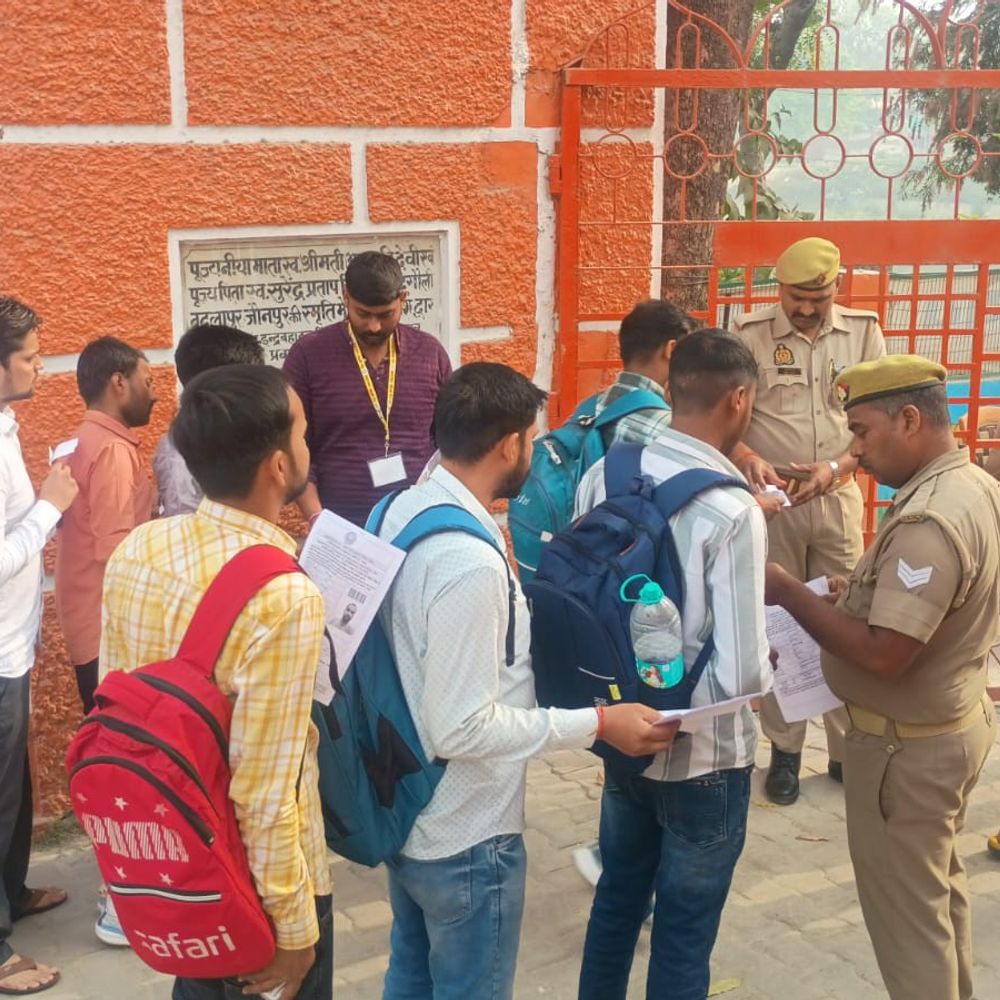 4,031 अभ्यर्थियों ने नहीं दिया दरोगा भर्ती का पेपर:19 परीक्षा केंद्रों पर 10,909 परीक्षार्थी पहुंचे, बायोमीट्रिक सत्यापन और फोटो स्कैनिंग कर एंट्री