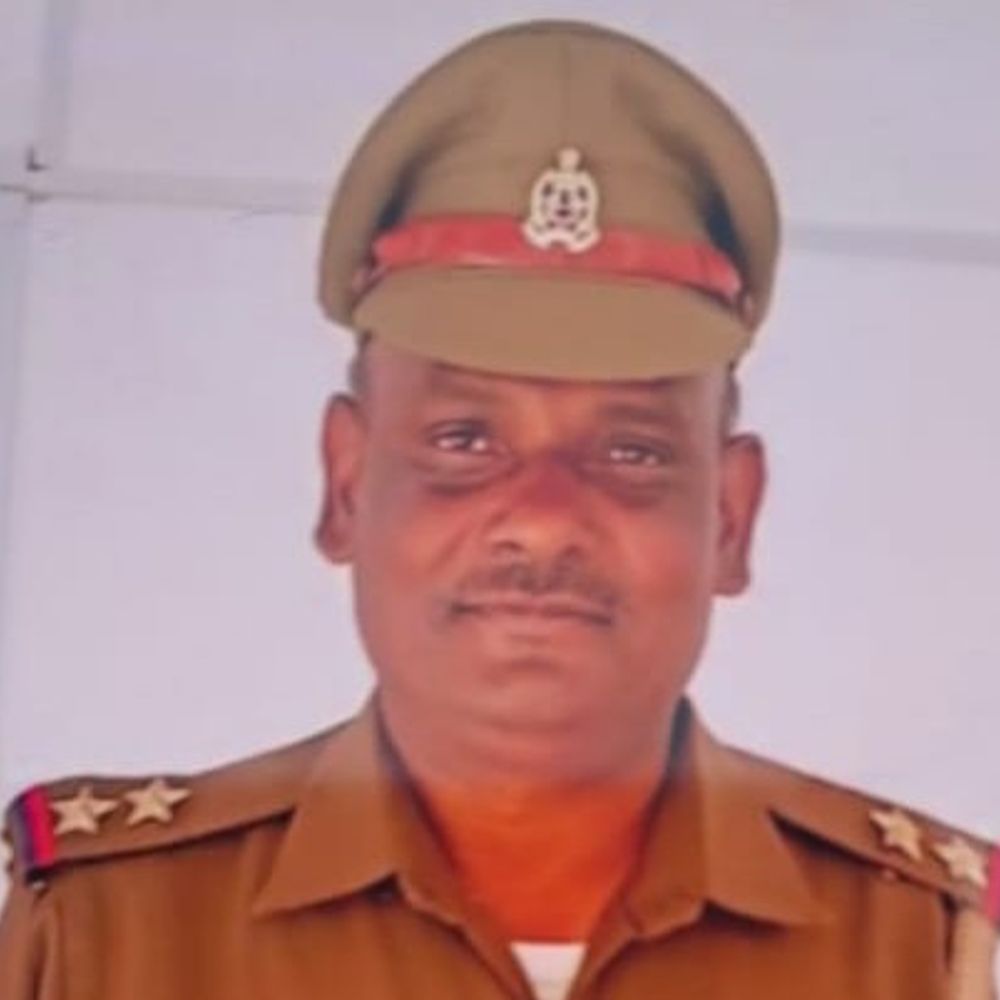 जालौन में पुलिस प्रशिक्षण स्कूल में सूबेदार ने लगाई फांसी:पेड़ से फंदे पर लटका मिला शव, मानसिक तनाव में होने की आशंका