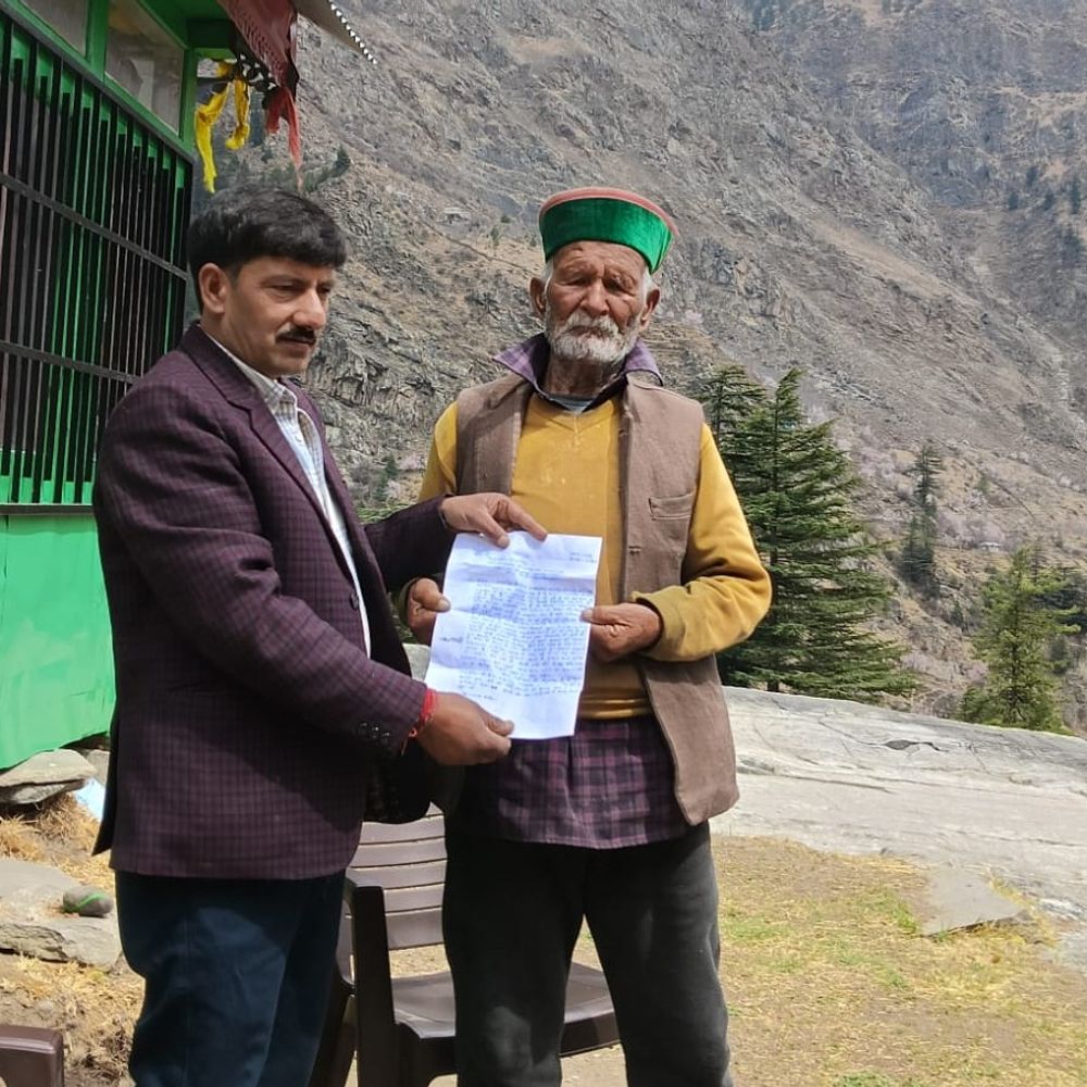 किन्नाैर के 103 वर्षीय भगत राम सरयान बने मिसालः:  सांगला और चांसू प्राथमिक पाठशाला को लिया गाेद, बच्चों के भविष्य काे लेकर उठाया कदम – Kinnaur News