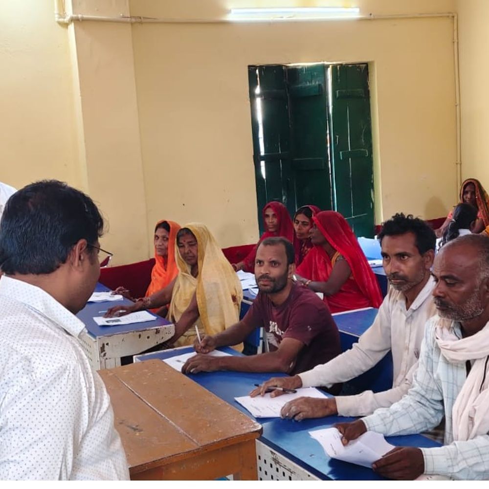 16 हजार असाक्षरों ने दी साक्षरता की परीक्षा:नव भारत साक्षरता कार्यक्रम के तहत देवरिया में हुआ आयोजन