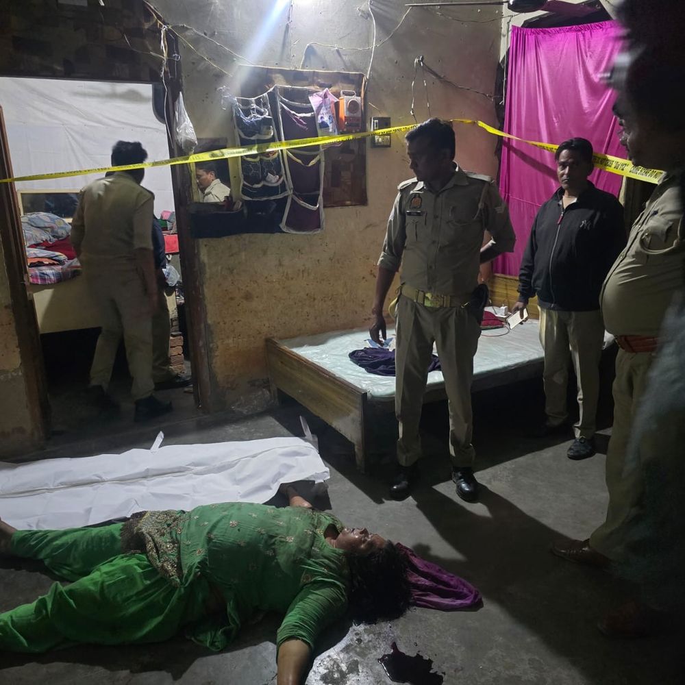 संभल में बेटे ने सौतेली मां की हत्या की:खाना न देने पर कुल्हाड़ी से गर्दन काटी, आरोपी हिरासत में लिया गया