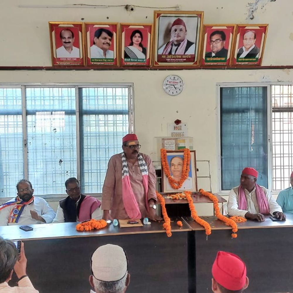 ज्ञानपुर में सपा ने मनाया कांशीराम का 92वां जयंती दिवस:जिलाध्यक्ष बोले- वे दलितों-वंचितों के मसीहा थे, PDA दिवस’ के रूप में किया आयोजन