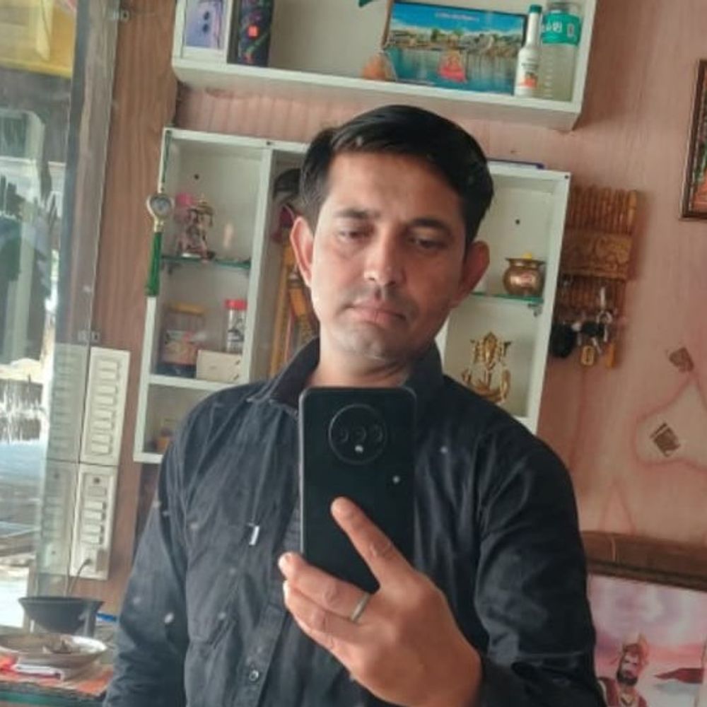 हरदा में युवक ने जहरीली दवा खाकर की आत्महत्या:गर्भवती पत्नी दो महीने से मायके में थी, भोपाल ले जाते समय मौत