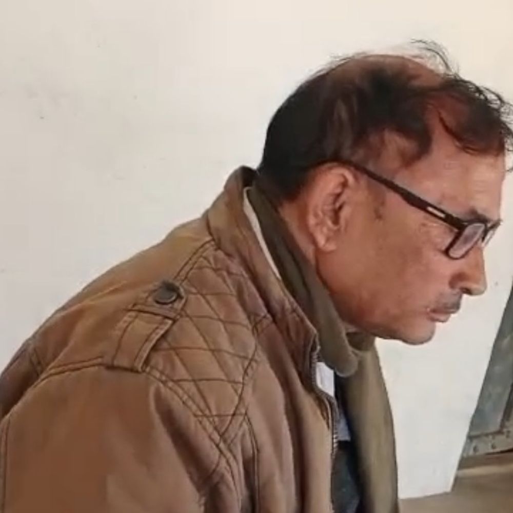 अयोध्या में लेखपाल का रिश्वत लेते वीडियो वायरल:एसडीएम ने कहा- जांच के बाद होगी कार्रवाई, किसान से अवैध वसूली