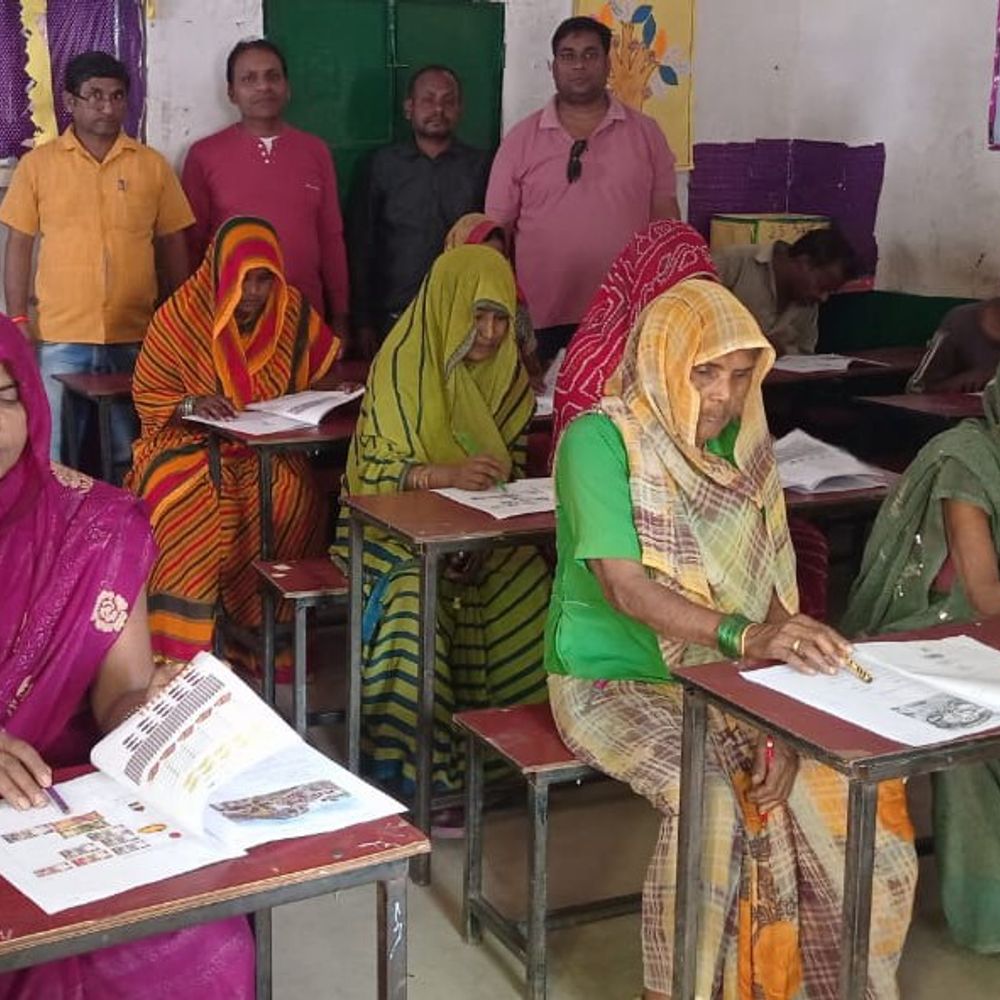 कौशांबी में नव भारत साक्षरता परीक्षा आयोजित:4700 प्रौढ़ों ने लिया हिस्सा, 400 स्कूलों में बने केंद्र